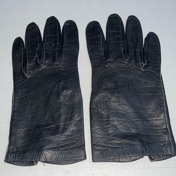 Vtg black leather gloves that button at wrist - Picture 1 of 8